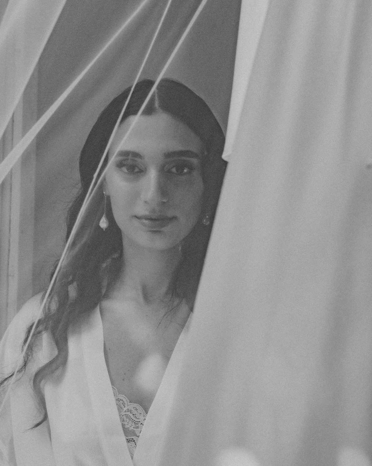 The bride under her veil