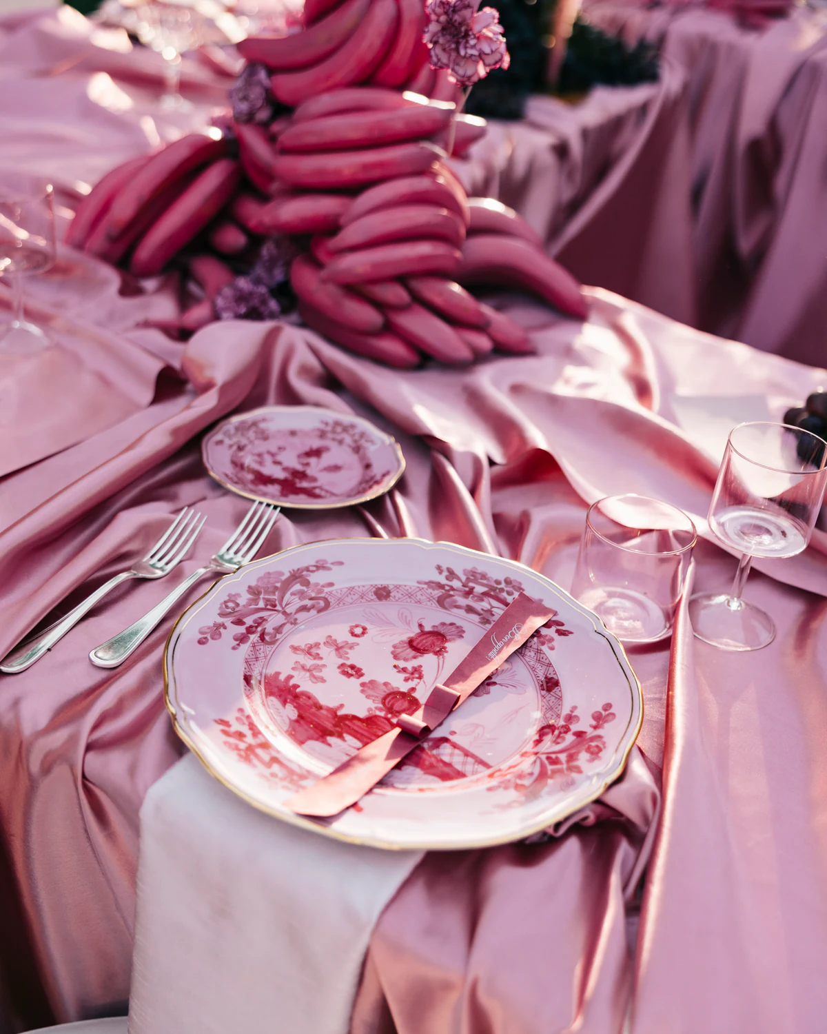 Porcelain plates and pink bananas on the table